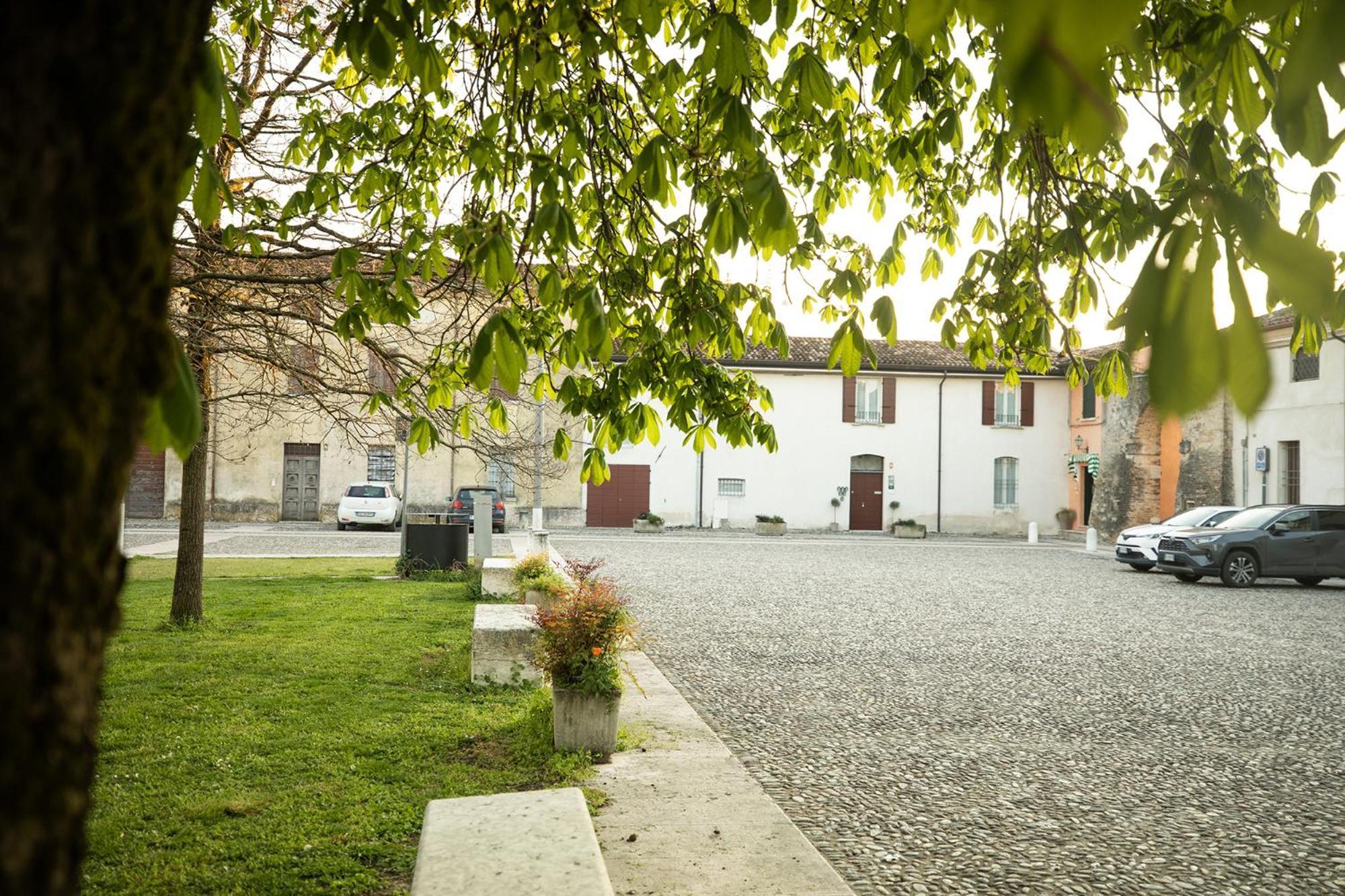 Bed and breakfast Relais La Rocca Solférino Extérieur photo
