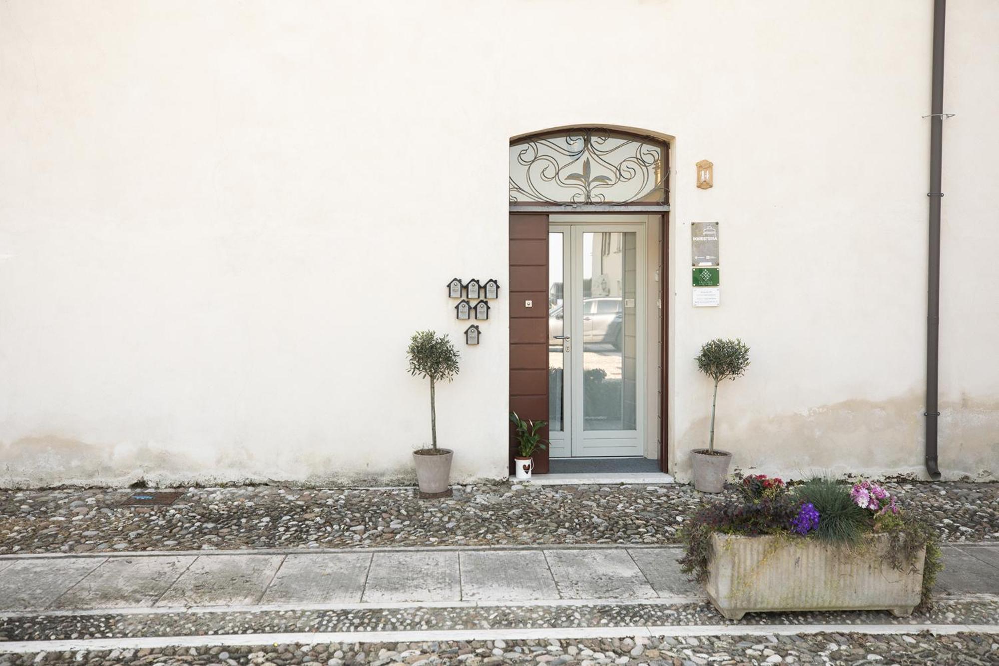 Bed and breakfast Relais La Rocca Solférino Extérieur photo