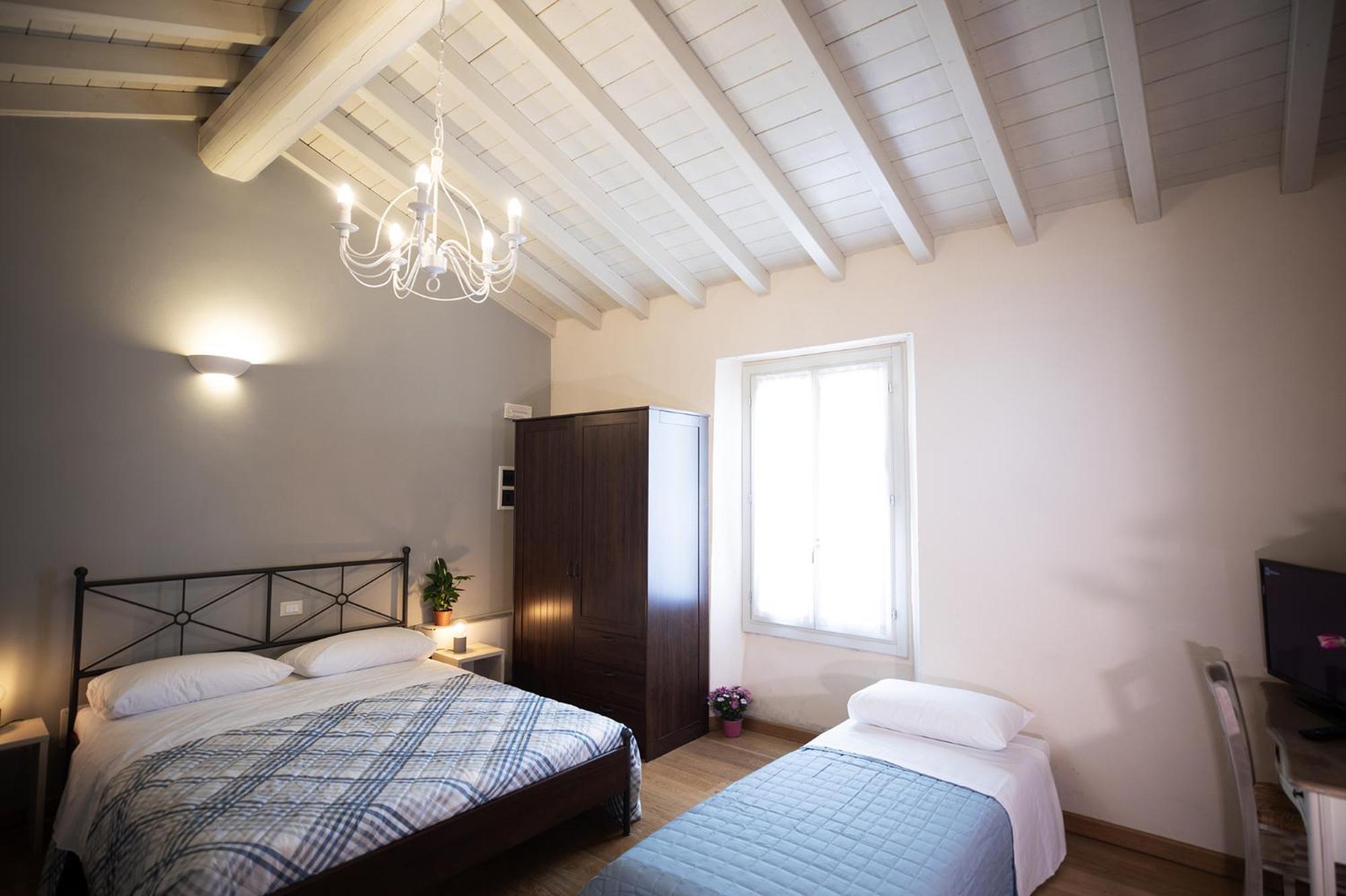 Bed and breakfast Relais La Rocca Solférino Extérieur photo